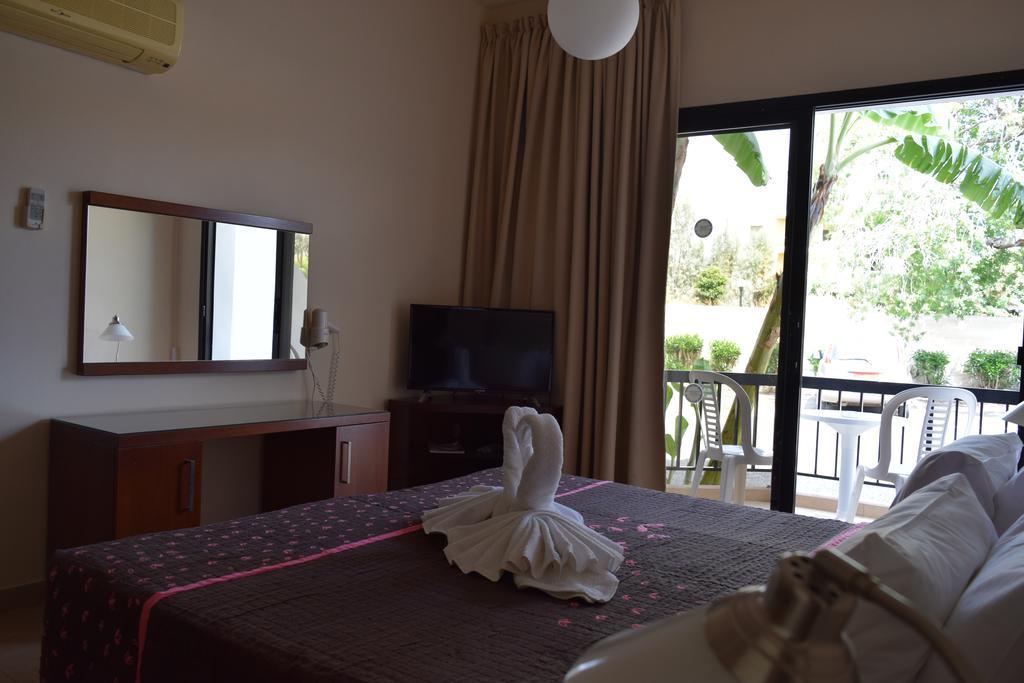 Anna Hotel Apartments Paphos Exterior foto